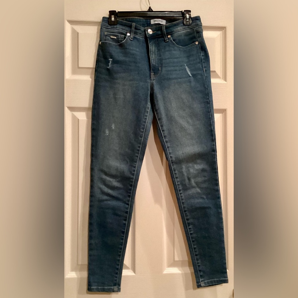 Nine West Women’s Distressed High Rise Perfect Skinny Jeans size 4.